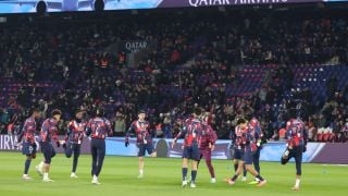 Взривоопасни сцени във Франция отмениха мач ВИДЕО