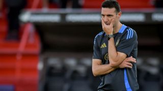Скалони: Търсим начин да играем без Меси 
