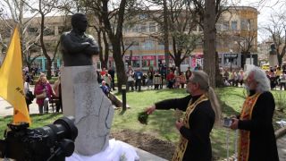Откриха паметник на легендарния Иван Абаджиев СНИМКИ