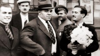 Преди 85 години си отива легендата Дан Колов