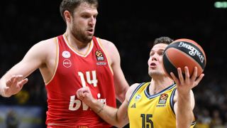 Везенков блести, Олимпиакос завършва първи в Евролигата