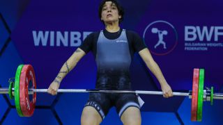 Галя Шатова на 10 кг от медалите пред погледа на Стоичков