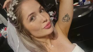Манекенка шокиращо за звезда: Караше ме да пия от тоалетната чиния