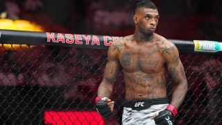 Арестуваха UFC боец по множество обвинения СНИМКА