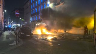 Запалени коли и бой с полицаи след триумфа на ПСЖ ВИДЕО