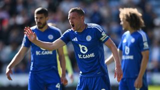 Уникално: Цял отбор ще играе за своя легенда