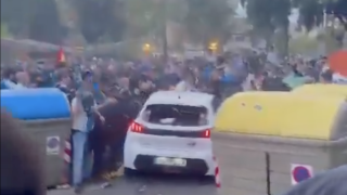 Ужас! Кола помете фенове преди дербито между Еспаньол и Барса ВИДЕО