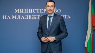 Спортният министър с ранно включване в събота