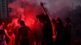 Екшън с камъни, бутилки и сълзотворен газ в Париж