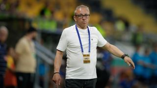 Илиан Илиев привика спешно футболист, освободи двама