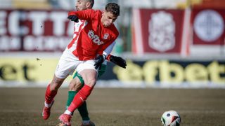 Първо в БЛИЦ: Теодор Иванов позира като играч на ЦСКА Снимка