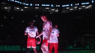 Войната докарва Евролигата и Везенков в София