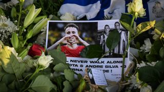 Футболният свят се събира за погребението на Диого Жота Снимки