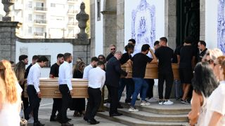 Погребаха Диого Жота и брат му с две църковни церемонии Снимки