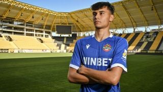 Ботев Пд взе гигантски вратар