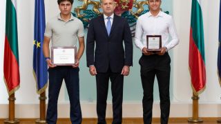 Президентът удостои с плакети Александър Василев и Иван Иванов
