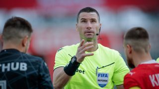 Кабаков се замеси в скандал на голям мач в Истанбул Видео