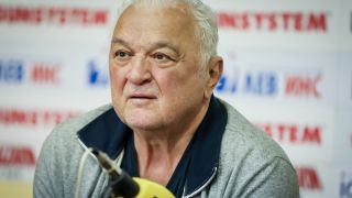 Сашо Диков става на 73