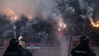 Сериозен скандал в Белград, феновете на Партизан бесни