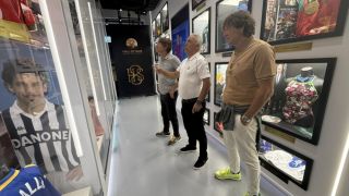 Легендарен голмайстор гостува на Стоичков Снимки