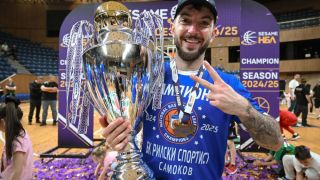 Национал преподписа с шампионите