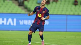 Ключов играч за Барса пропуска началото на сезона