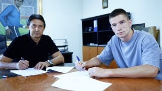 Стивън Стоянчов подписа с Левски