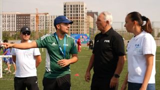 ФИФА прати Христо Стоичков на мисия в Азия