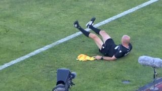 Пратиха съдия в нокдаун на мач от efbet Лига Видео