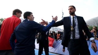 Донарума излетя за Англия, минава прегледи