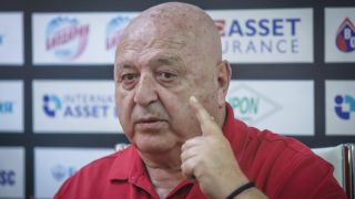 Венци Стефанов към журналист: Болен ли си, недей така 