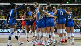 Италия прегърна световната титла след голяма драма