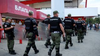 Масов бой на Сърбия – Англия заради обиди към Александър Вучич Видео