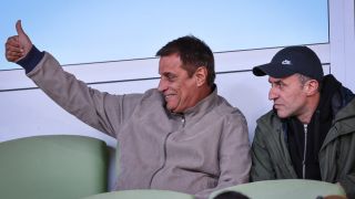 Треньорът на ЦСКА нападна Стойне Манолов: Обижда ме, защото не взех зет му