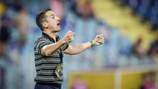 Хулио Веласкес зарадва футболистите си