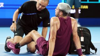Алкарас се срина на корта и изплаши феновете си