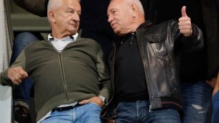 Познайте кой се появи на стадиона