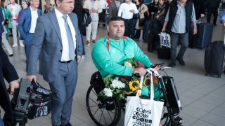 Наш шампион се прибра след историческия успех
