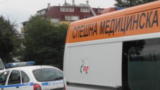 Сериозен инцидент с тежко пострадал, кола се вряза в тълпата край Варна