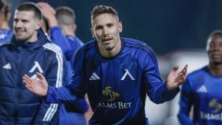 Край на две лоши серии за Левски