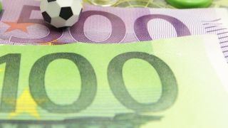 България е продала играчи за 38 милиона евро, Франция за 4 милиарда евро