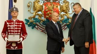 Румен Радев награждава легендарни спортисти на България