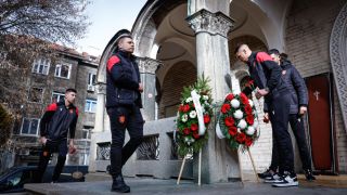 Националният отбор, легенди на ЦСКА и шефове на клуба изпратиха Стоян Йорданов Снимки