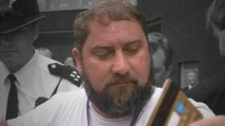 Пребиваше ме брутално! Звезда взриви с покъртителна изповед за тормоза от баща си 