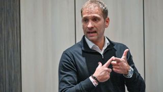 Стилиян Петров подкрепи Боби Михайлов: Ще се справиш!