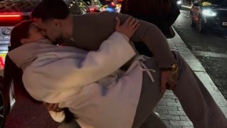Насар и любимата му се целуват страстно по улиците на Лондон Видео 18+