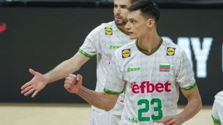 Пацо Тигъра и Алекс Николов празнуват