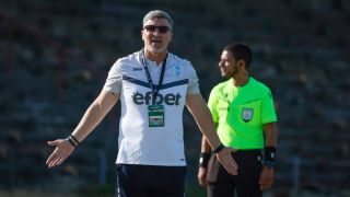 Tреньор от Втора лига се хвана за главата