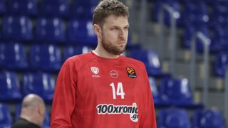 Силен мач на Везенков не стигна на Олимпиакос