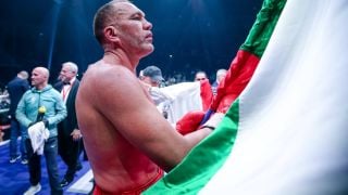 Руснак отне световната титла от Кубрат Пулев след мощен нокаут